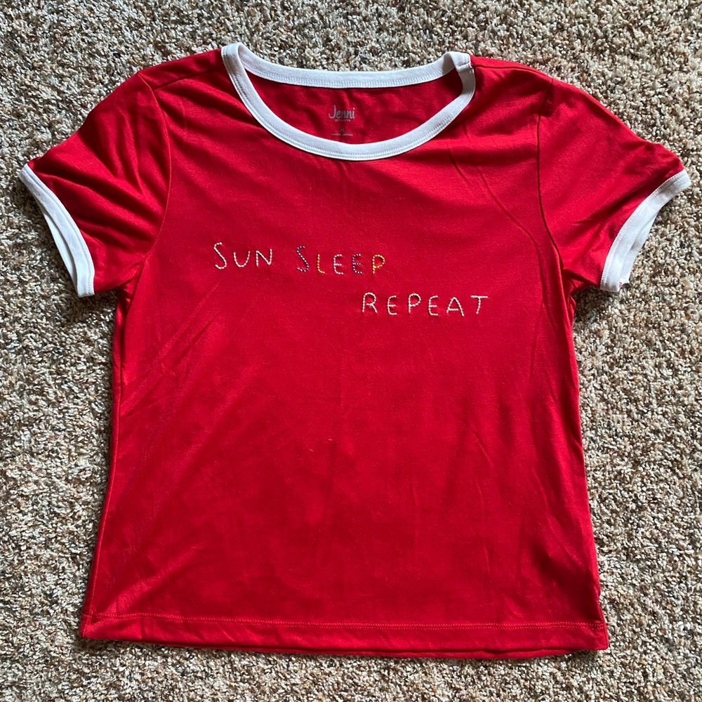 MEDIUM red embroidered T-shirt